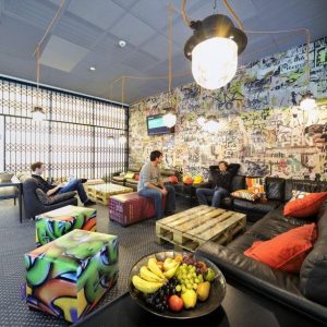 669-beginilah_suasana_santai_hadir_di_sebuah_ruangan_kantor_google Jasa Buzzer Politik